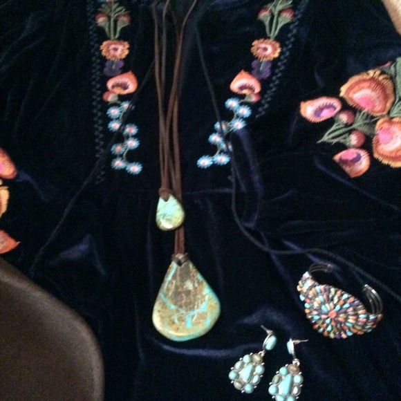 ~ SHEIN Women's Velvet Tunic SOLD AS IS ~ - Picture 5 of 8